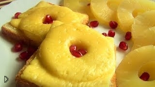 —мотреть онлайн Горячий бутерброд с сыром и ананасами на сковороде