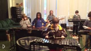 —мотреть онлайн Дети на разных инструментах исполняют песню Осборна