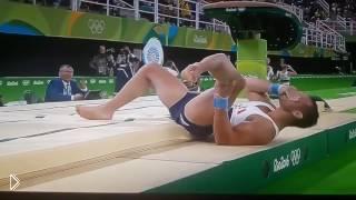 —мотреть онлайн Гимнаст ломает ногу на Олимпиаде в прямом эфире