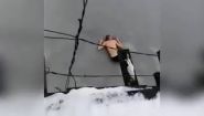 —мотреть онлайн Парень прыгнул на лед с моста и разбил голову